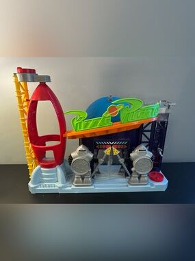 Fisher Price Pixar Toy Story 4 Pizza Planet Play Set